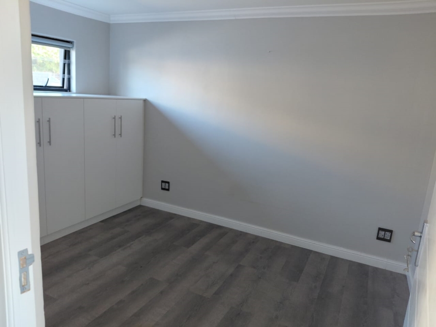 To Let 1 Bedroom Property for Rent in Protea Heights Western Cape